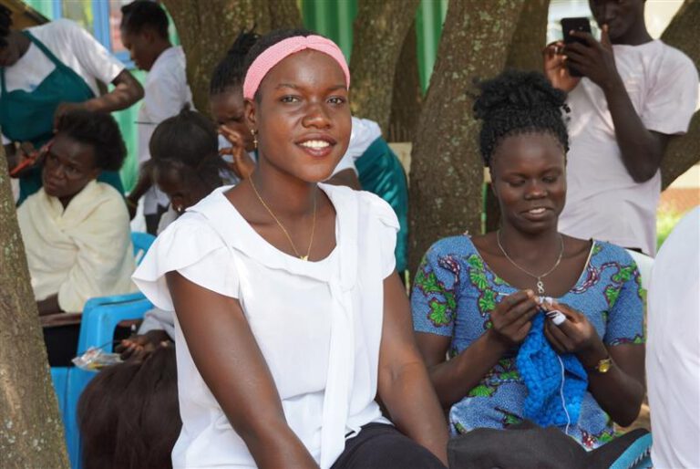 Weltfrauentag 2026: Gleiche Chancen schaffen durch finanzielle Freiheit für junge Mütter in Uganda
